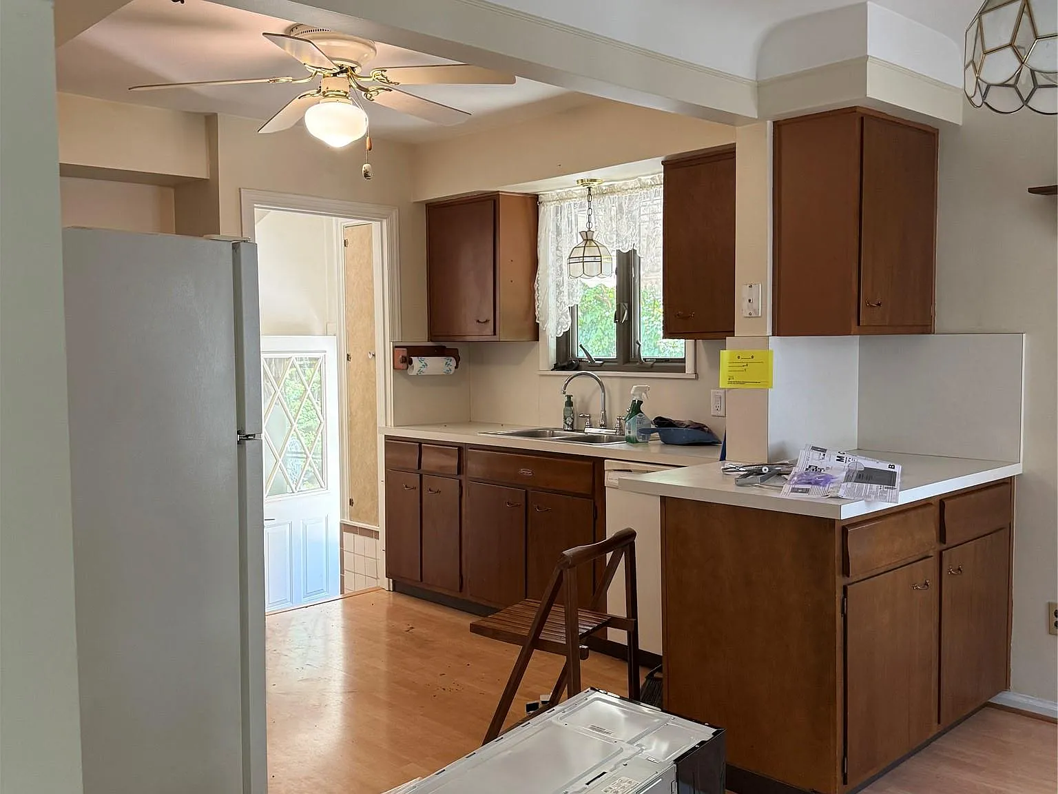 4 bed, 2.5 bath, 889 sqft, $1,999 — Photo 4