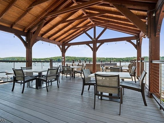3rd image of 401 Mariners Pointe