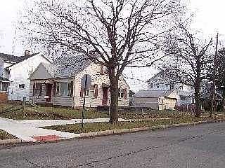 2nd image of 3358 Mulberry St