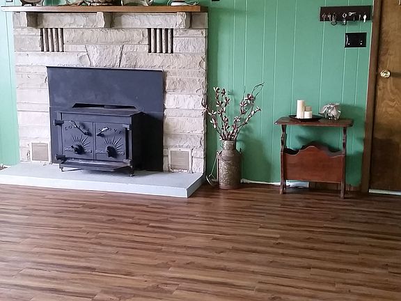 Back room (deck entrance)