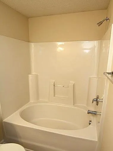 3131 Manhasset Ln — Photo 9
