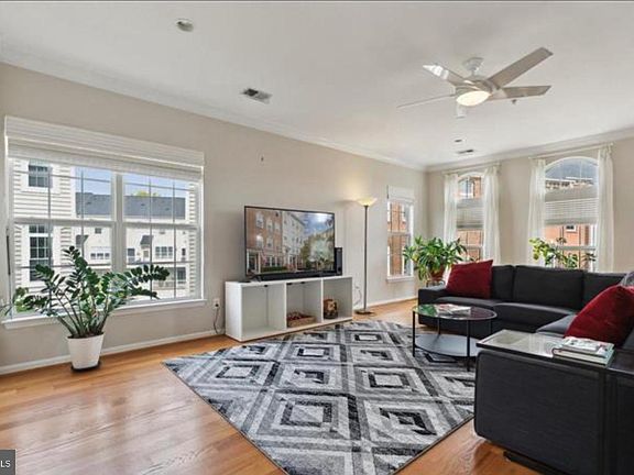 5th image of 327 Cross Green St #327B