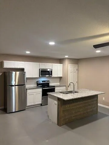 1514 N Madison Ave — Photo 2