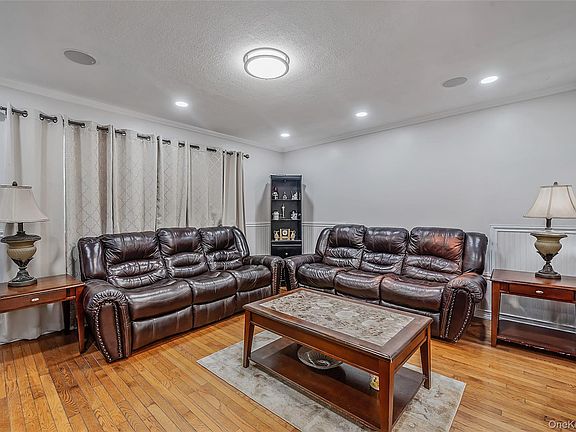 3rd image of 1641 E 3rd Avenue