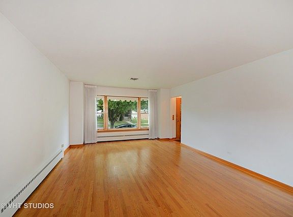 3rd image of 3321 Calwagner Ave