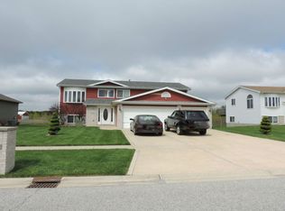 7060 Whitcomb St, Merrillville, IN 46410