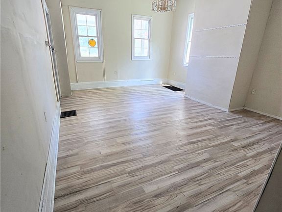 4th image of 408 Pine St