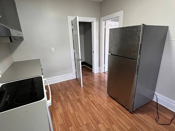 5th image of 1042 Leishman Ave #1