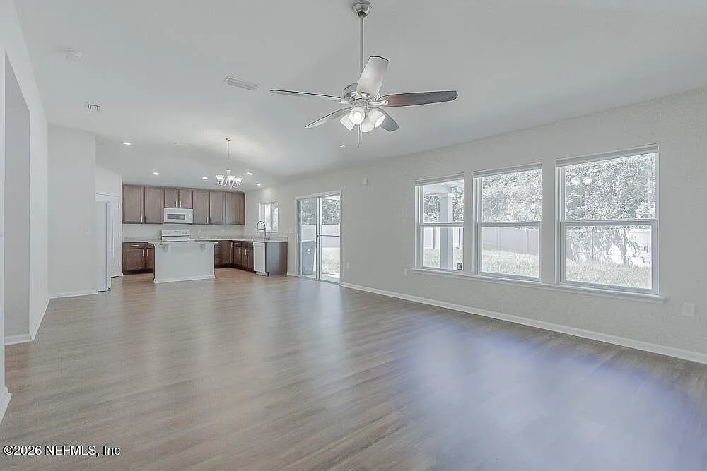 4 bed, 2.0 bath, 2416 sqft, $2,350 — Photo 2