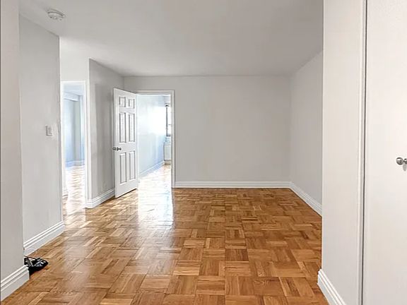 3rd image of 330 W 45th St APT 4D