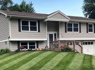 312 Highland Rd, Lansing, KS 66043