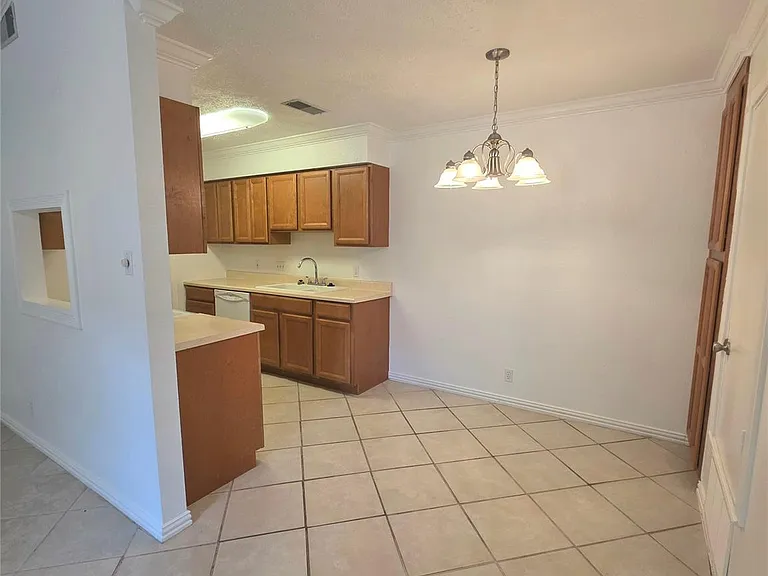 15208 Spring Hill Ln #B — Photo 5