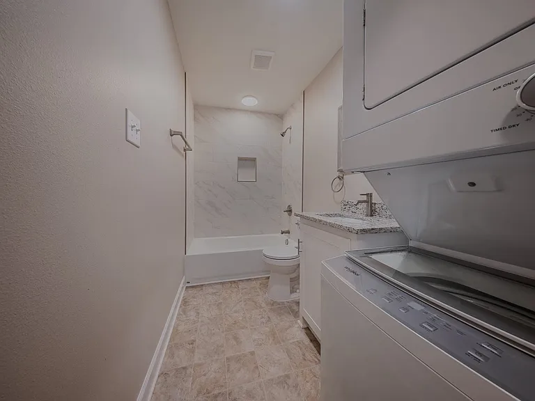 703 W 23rd St — Photo 2