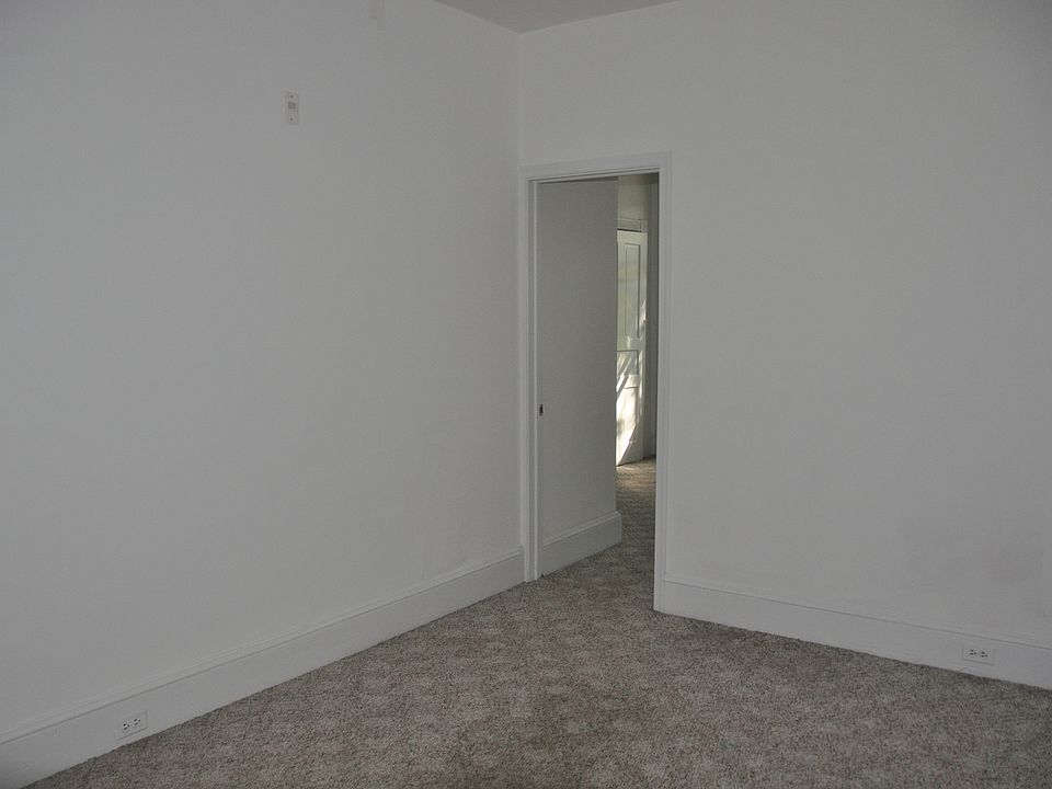 Bedroom 1 - View 1