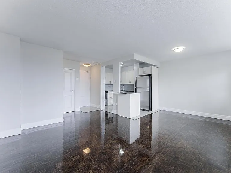 155 Wellesley St E — Photo 13