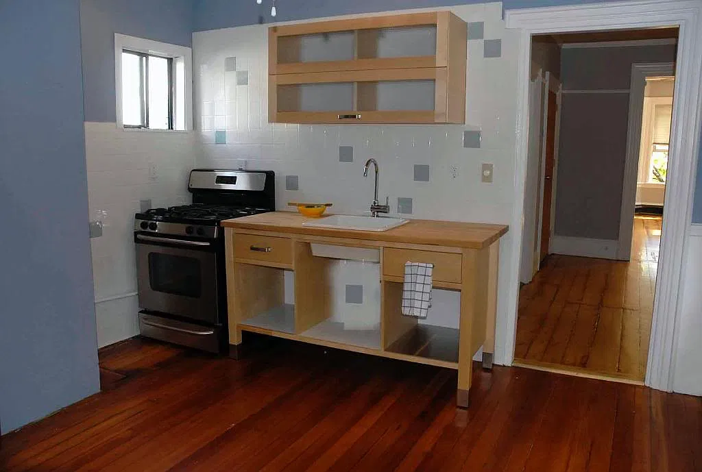 128 Lexington St — Photo 4