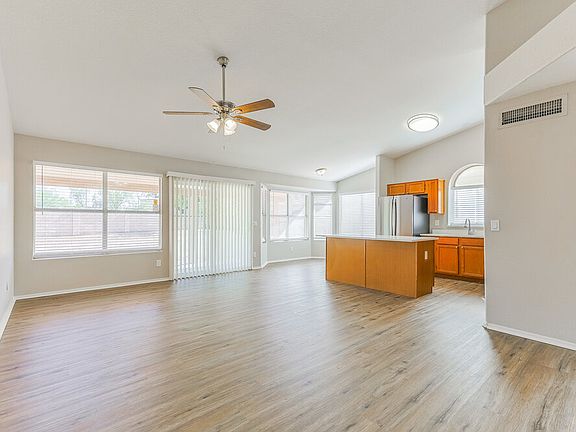 4th image of 4262 E Alder Ave