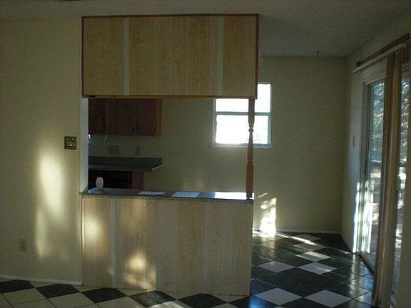 5th image of 222 Twin Elm Dr
