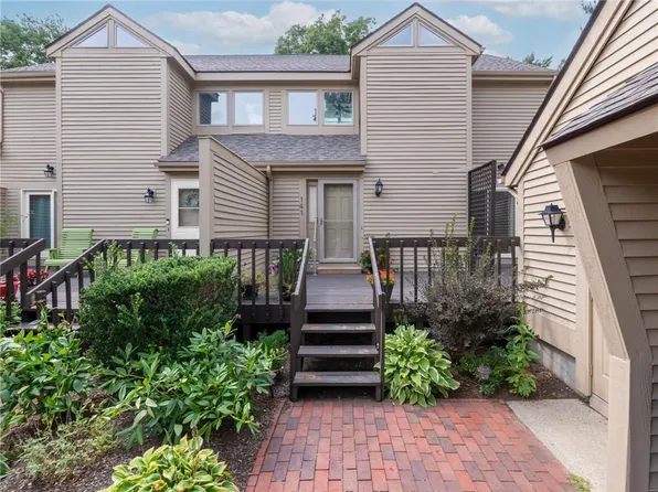 141 Pine Glen Dr, East Greenwich, RI 02818