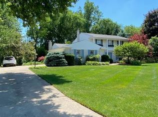 156 Aintree Rd, Rochester, MI 48306