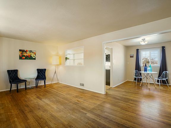 4th image of 2317 Valencia Dr NE