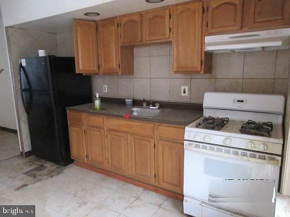 4th image of 1216 N Alden St