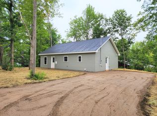 16 Hillside Ave, Auburn, ME 04210