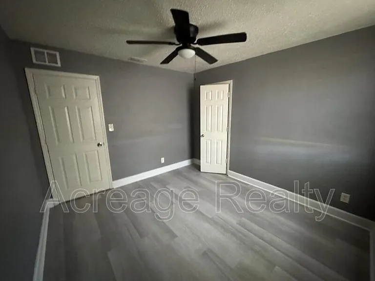 4114 Moncrief Rd — Photo 10