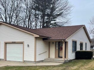 1044 Leroux Rd, Muskegon, MI 49441