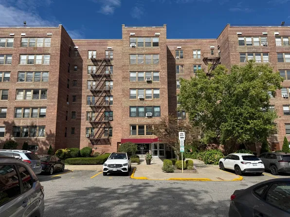 18-35 Corporal Kennedy St APT 4E, Bayside, NY 11360