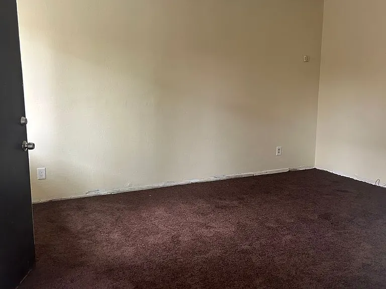 1521-1537 N Sierra Way — Photo 3