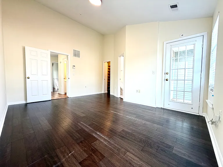 2543 Selkirk Ct — Photo 19