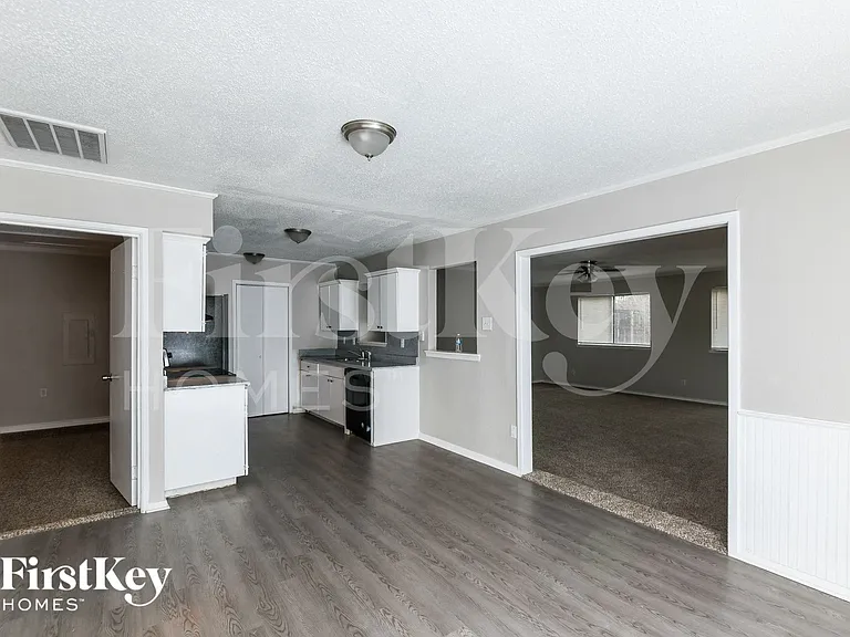 3630 Williamsburg Dr — Photo 4