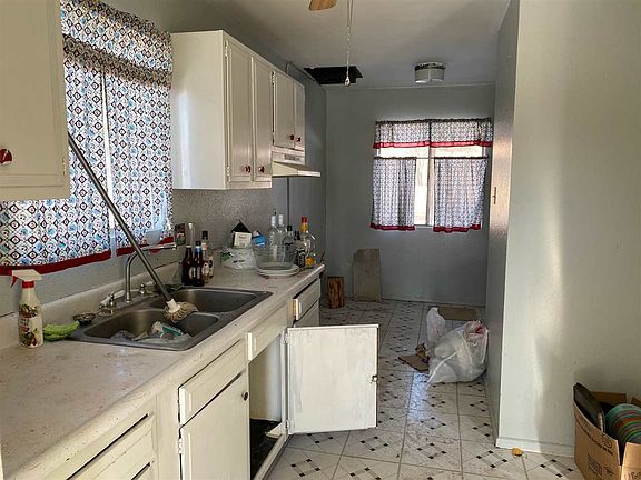 3rd image of 1033 Calle Del Sol