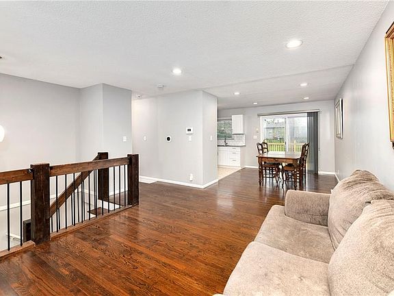 4th image of 9308 Farley Ave
