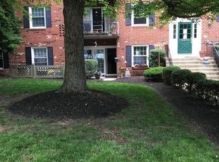 3975 Lyndhurst Dr #101, Fairfax, VA 22031