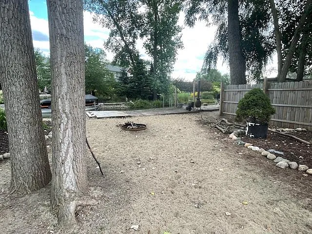 1075 Lalond Ave — Photo 33