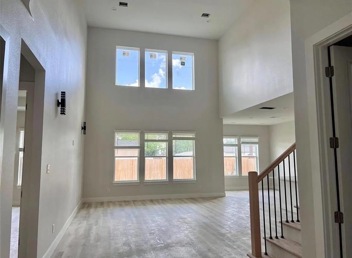 9905 Excaliburs Ct — Photo 4