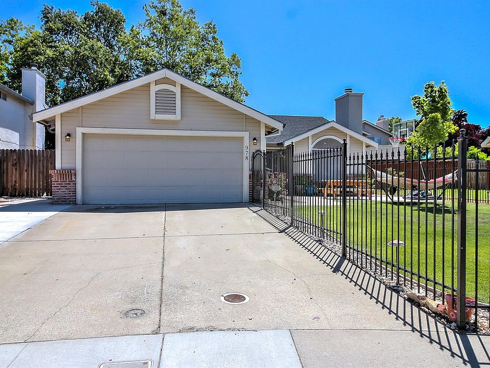1st image of 978 Dondra Way