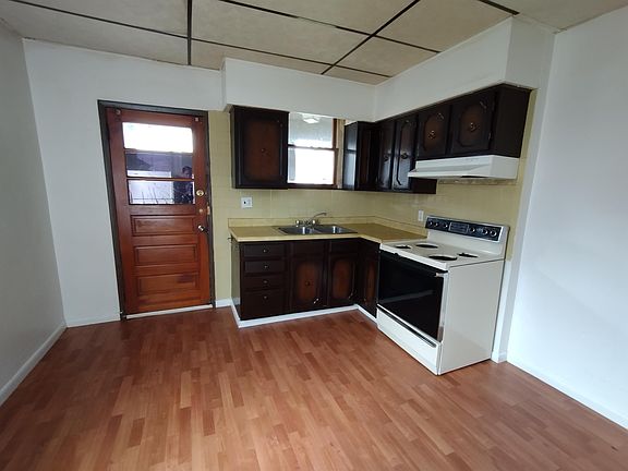 3rd image of 1525 Plum St #1