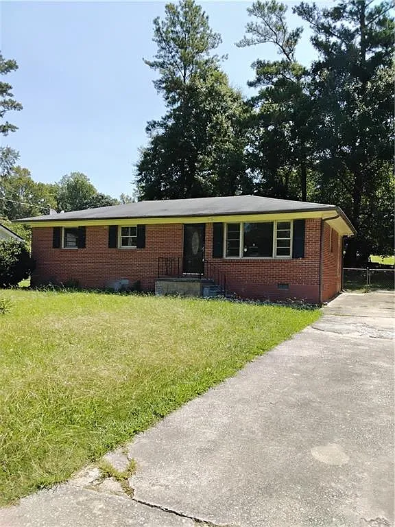 3 bed, 2.0 bath, 1100 sqft, $1,800 — Photo 4