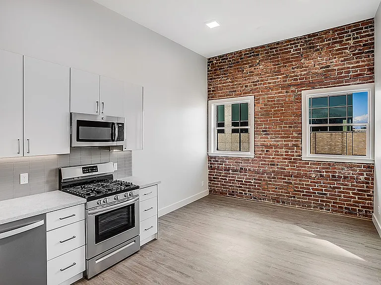 423 Terry Apartment — Photo 67