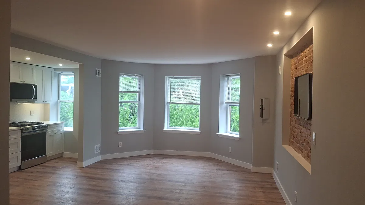Building Photo - 1755 Kilbourne Pl NW #3