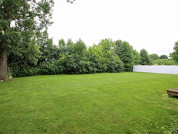 3rd image of 9724 Bishopswood Ln