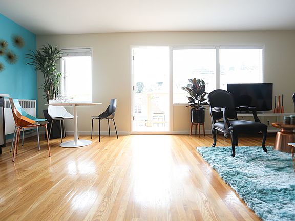 5th image of 242 Cumberland St #303