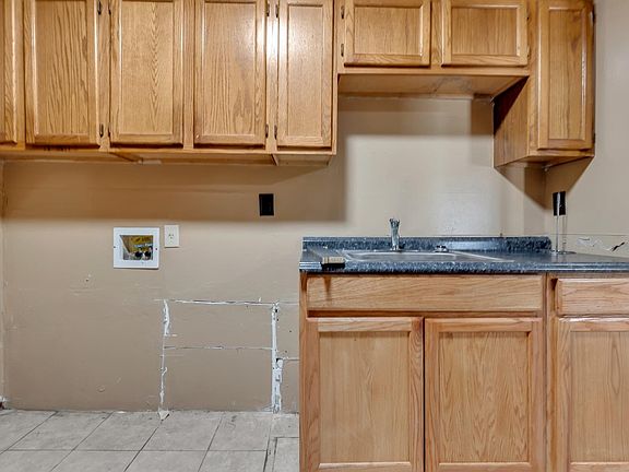 9th image of 1397 Gill Ave