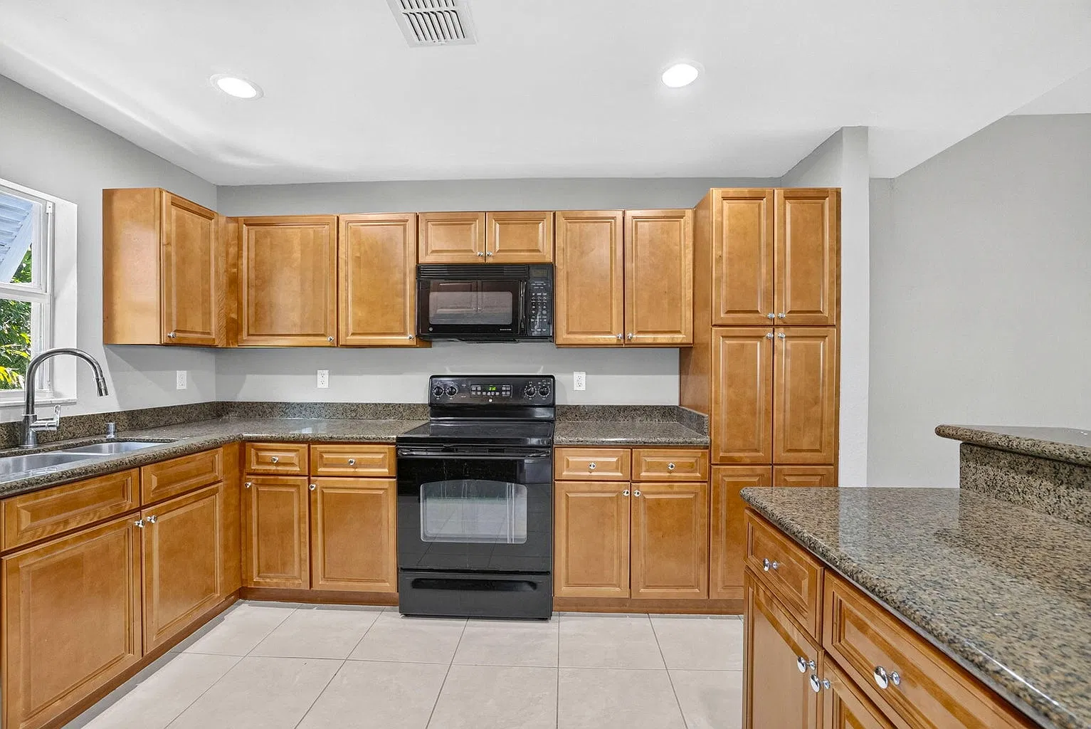 4 bed, 1864 sqft, $3,500 — Photo 1