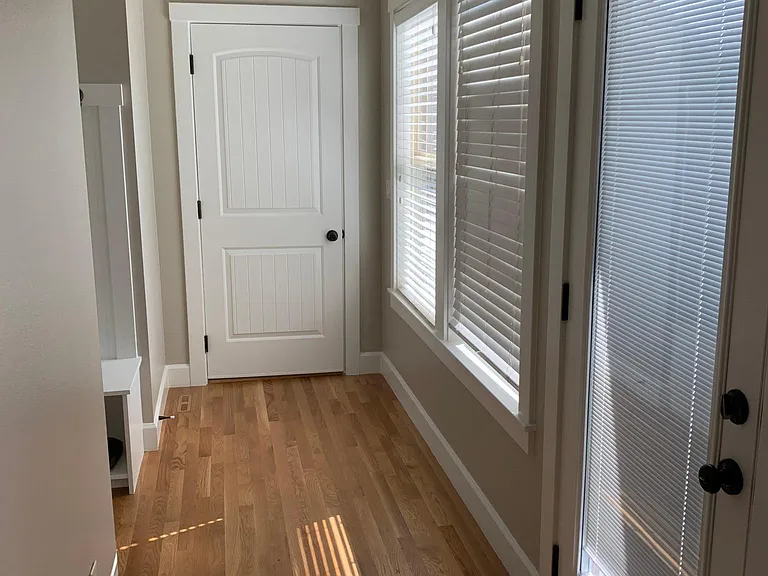 406 W Peck St — Photo 8