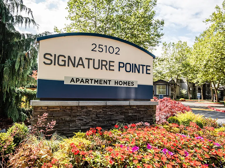 Kent Apartments - Signature Pointe Apartment Homes - Sign