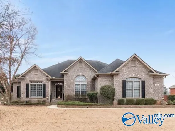 132 Redcliffe Dr, Huntsville, AL 35806